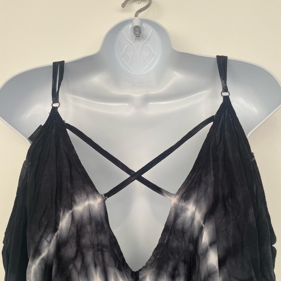 Black and White blouse - Picture 4 of 5